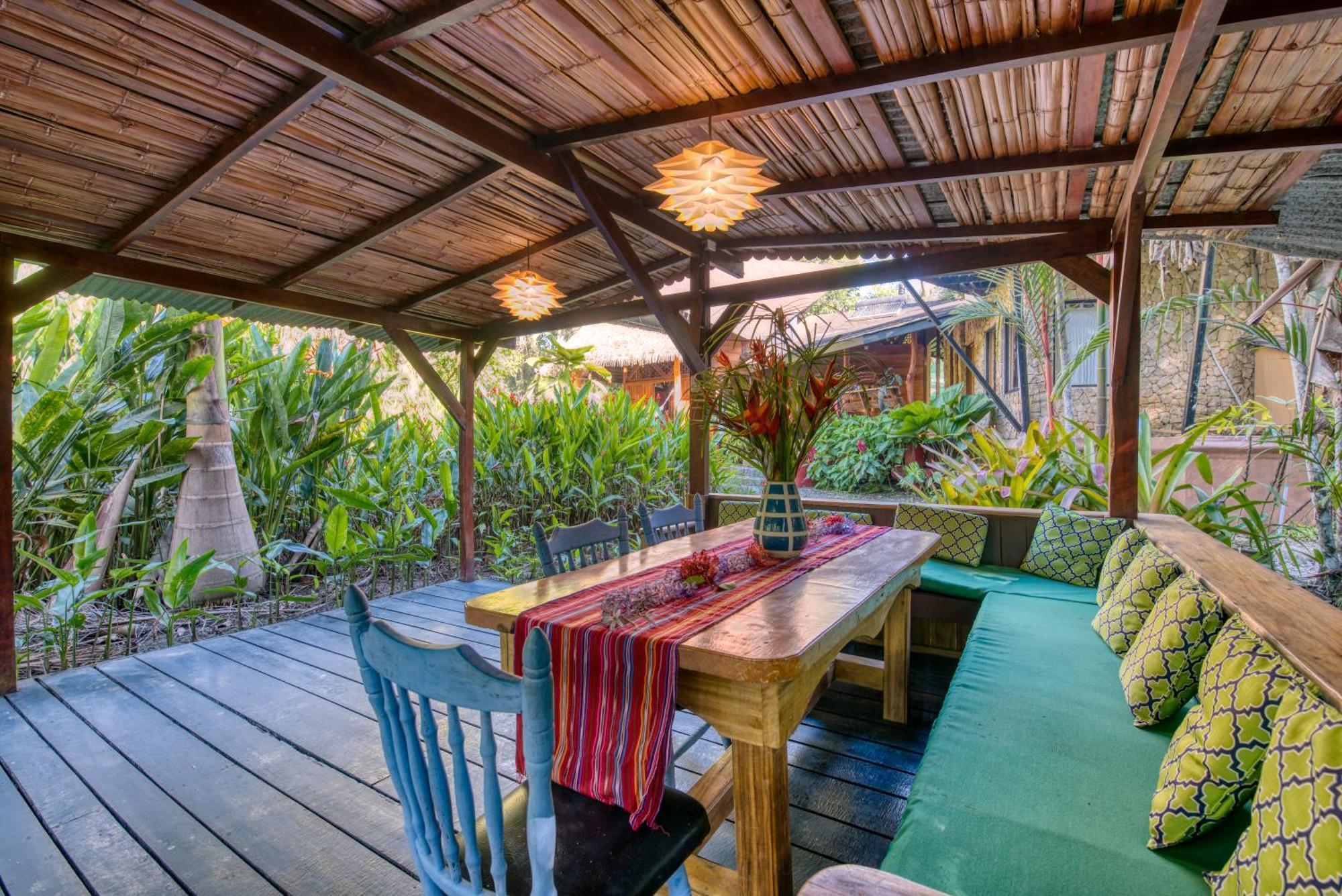 Tree House Beachfront Lodge Puerto Viejo de Talamanca Екстериор снимка