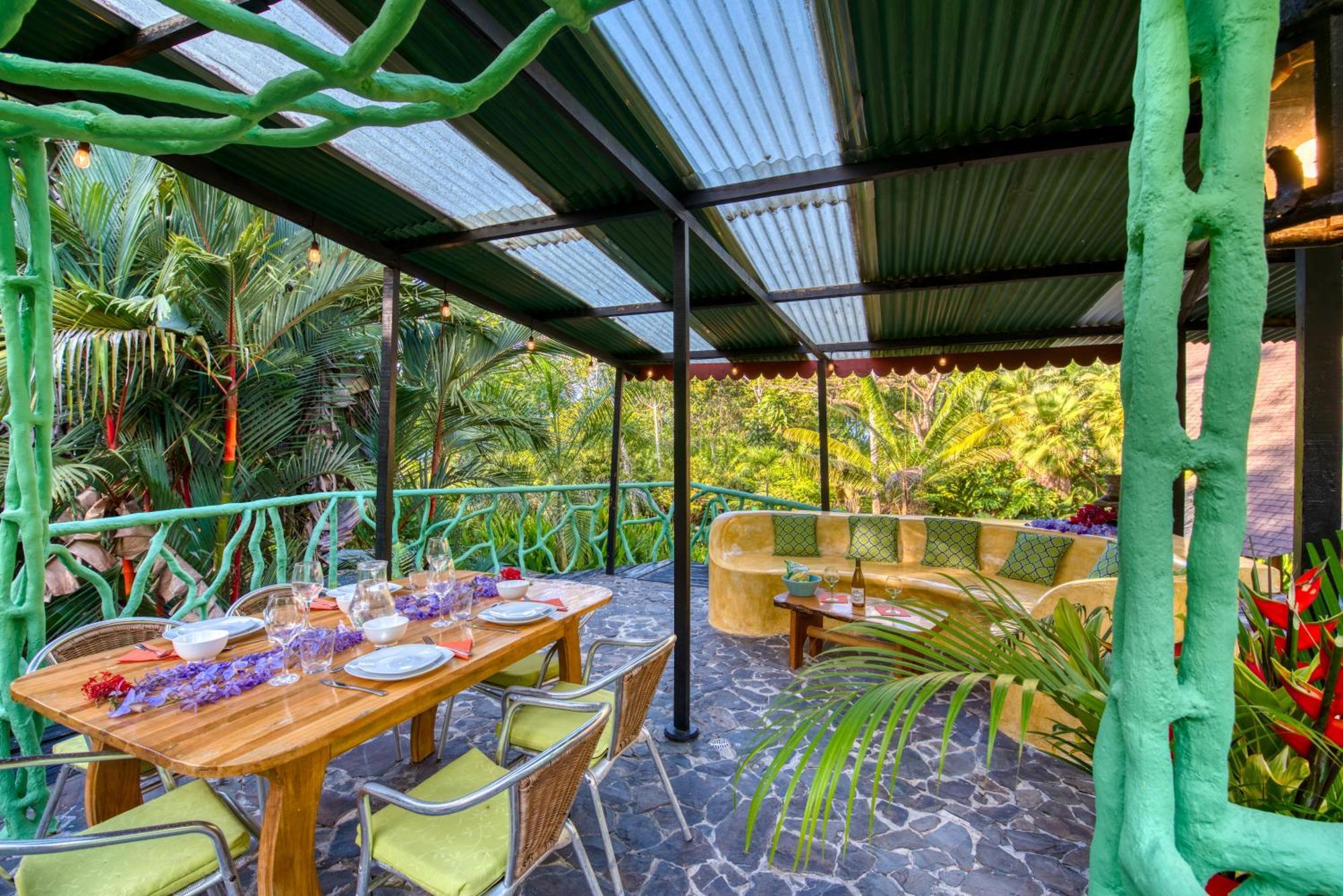 Tree House Beachfront Lodge Puerto Viejo de Talamanca Екстериор снимка