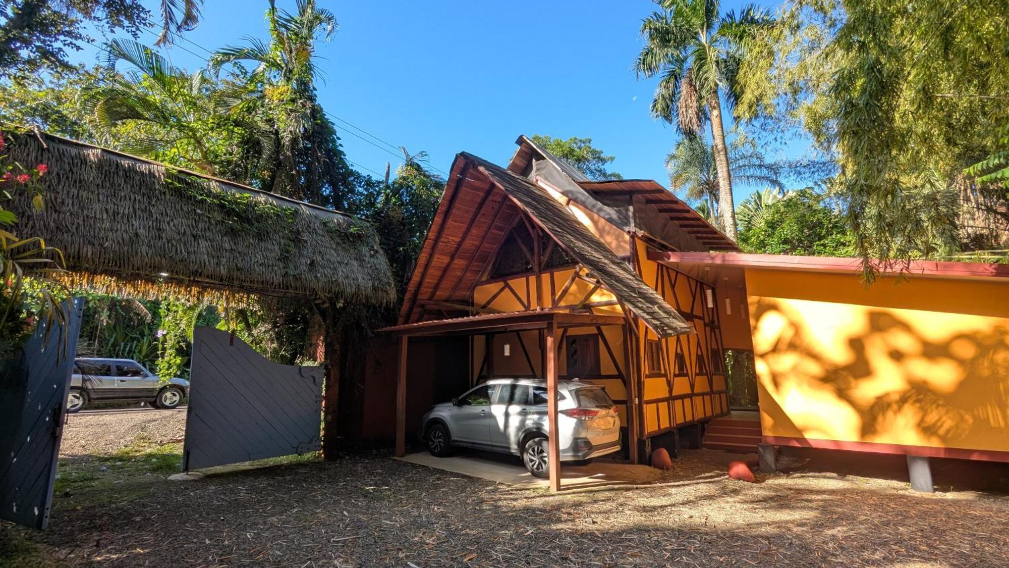 Tree House Beachfront Lodge Puerto Viejo de Talamanca Екстериор снимка