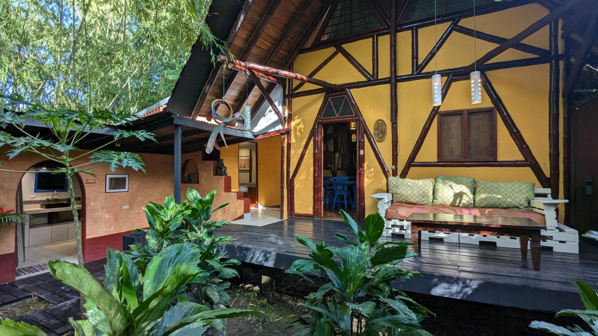 Tree House Beachfront Lodge Puerto Viejo de Talamanca Екстериор снимка